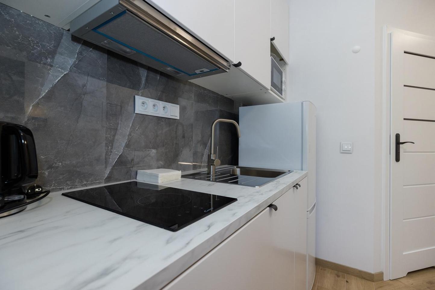 Stadion Narodowy Unit Apartmentmini Super Lokalizacja Przy Metro Ministudio With Private Banthroom